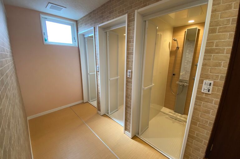 シャワー室 千葉 市原市 ジム フィットネス トレーニングを行う様子を紹介しているジムを市原にて営業しています